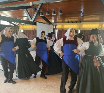 Nastop folklore iz KD sv. Mihaela Grosuplje