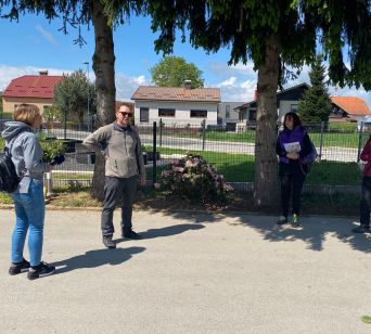 Na čebelarski kmetiji Šalamun v Banovcih nas je sprejel mladi gospodar Damjan.