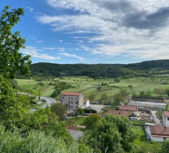 Čudovit razgled z razglednega stopla na Kubed in okolico.