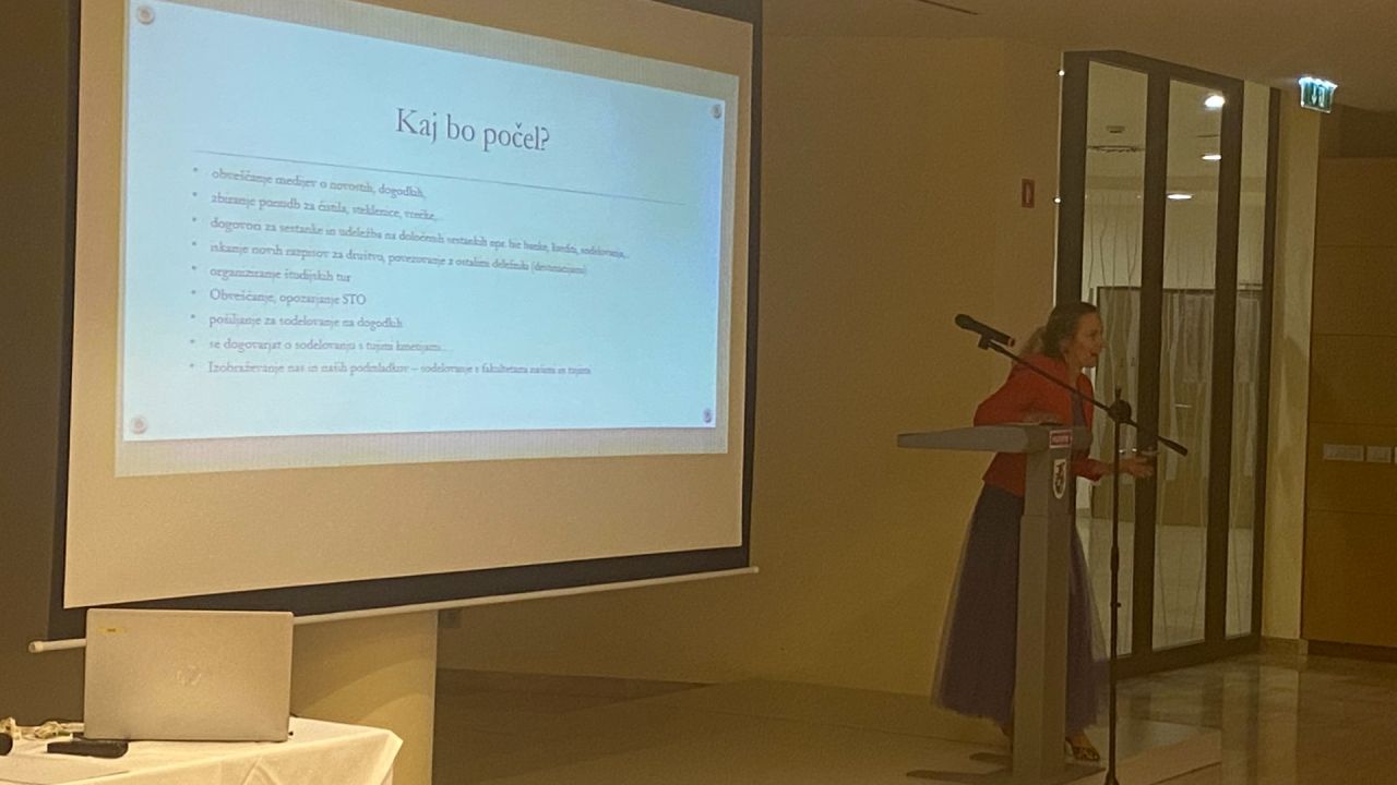 Urška T. Planinšek je predstavila pilotni predlog upravnega odbora.