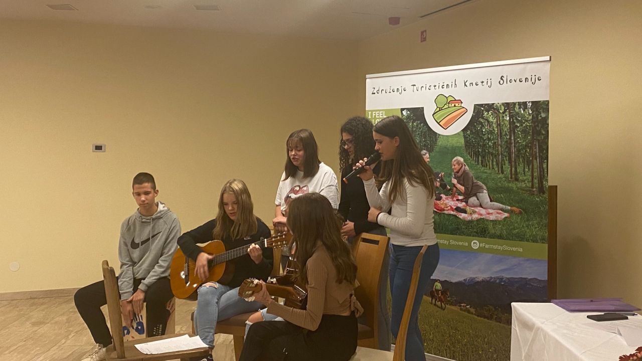 Šolski ansambel iz OŠ Mala Nedelja je poskrbel za kulturni program.