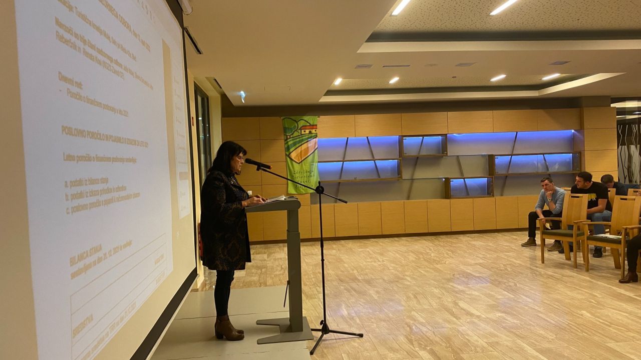 Predsednica nadzornega odbora, Slavica Grobelnik predstavi finančno poročilo za 2021