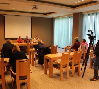 Med 10:15 in 10:45 je potekala novinarska konferenca