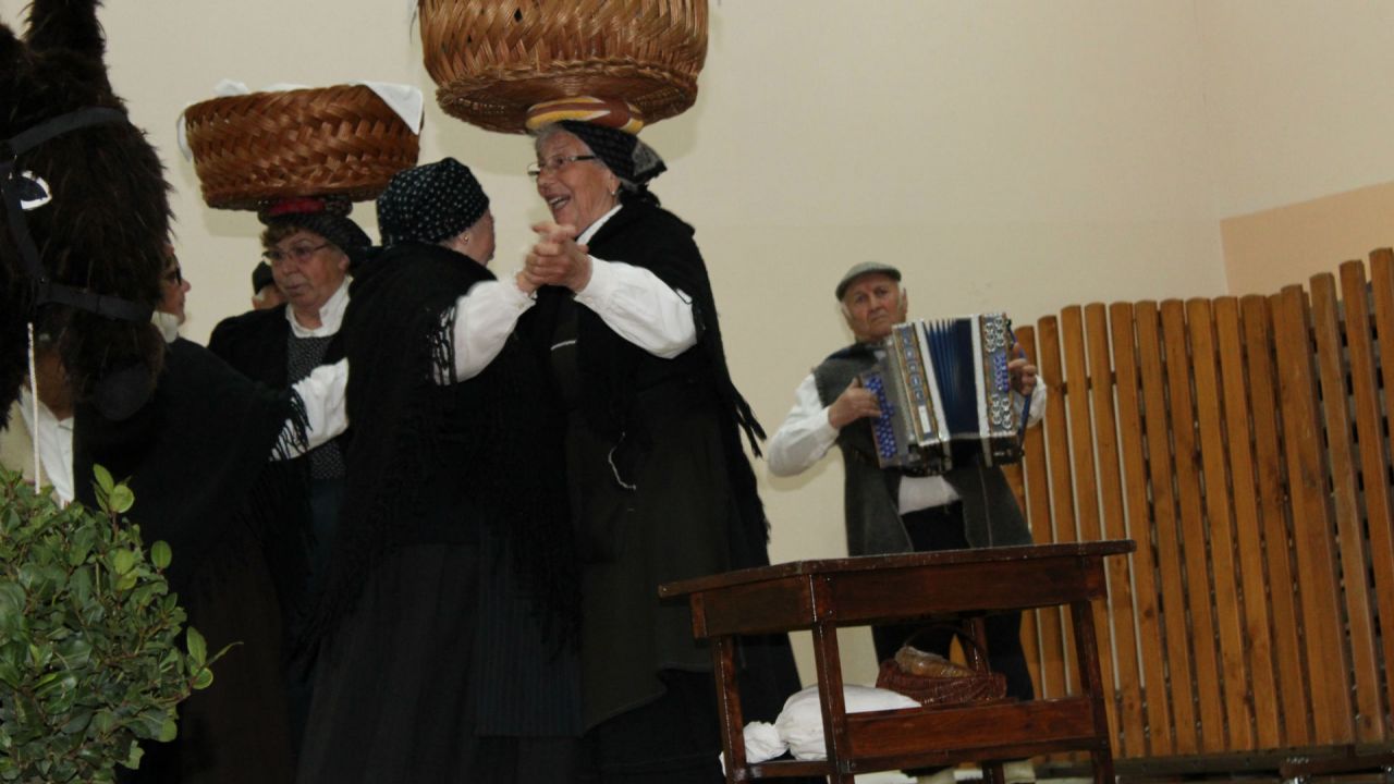 Kulturni program- istrska polka v izvedbi društva Šavrini in anka Šavrinke