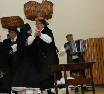 Kulturni program- istrska polka v izvedbi društva Šavrini in anka Šavrinke