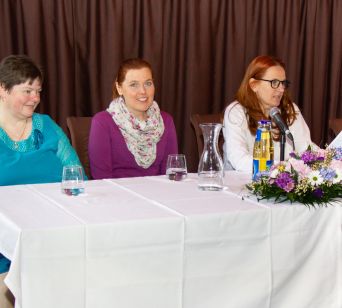 Delovno predsedstvo v sestavi: Damjane Rijavec Vrhovec, predsednica, Vilme Brenčič in Maje Križnar, KGZS-Zavod Ljubljana